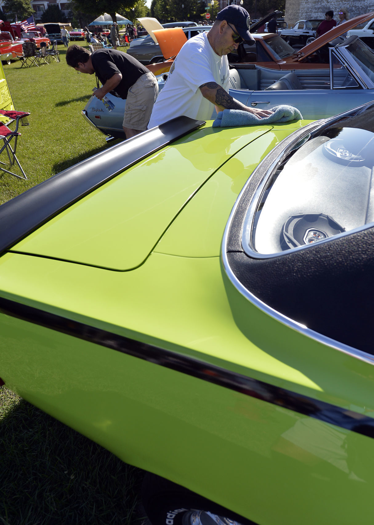 CLASSIC CRUISE IN CAR SHOW